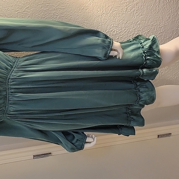 GIGIO Emerald Satin Ruffle Long Sleeve Flounce High Waist Hoco Holiday Dress - Picture 5 of 10